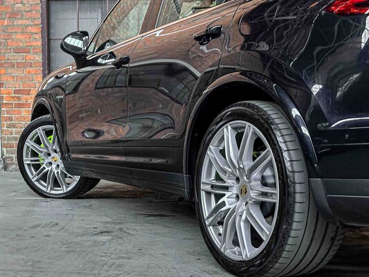 Porsche Cayenne S E-Hybrid 3.0 V6 Sport-Chrono FACELIFT 416pk 2015 (Origineel-NL + 1e Eigenaar), 4-ZHF-93