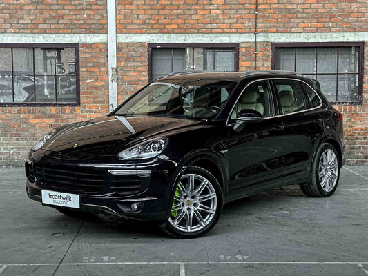 Porsche Cayenne S E-Hybrid 3.0 V6 Sport-Chrono FACELIFT 416pk 2015 (Origineel-NL + 1e Eigenaar), 4-ZHF-93