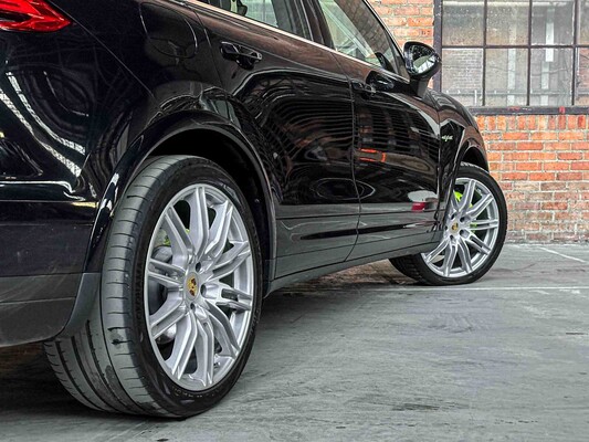 Porsche Cayenne S E-Hybrid 3.0 V6 Sport-Chrono FACELIFT 416pk 2015 (Origineel-NL + 1e Eigenaar), 4-ZHF-93