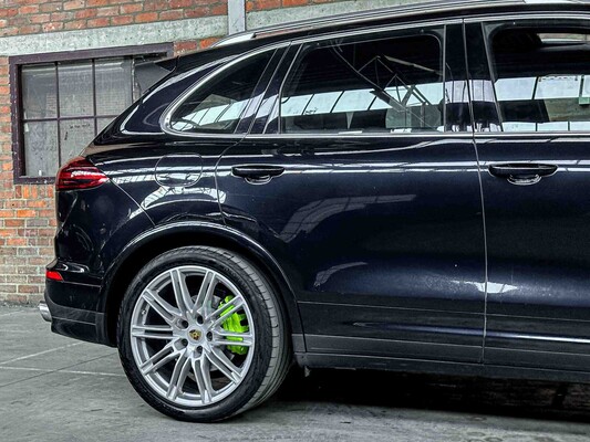 Porsche Cayenne S E-Hybrid 3.0 V6 Sport-Chrono FACELIFT 416pk 2015 (Origineel-NL + 1e Eigenaar), 4-ZHF-93