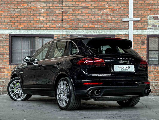 Porsche Cayenne S E-Hybrid 3.0 V6 Sport-Chrono FACELIFT 416pk 2015 (Origineel-NL + 1e Eigenaar), 4-ZHF-93