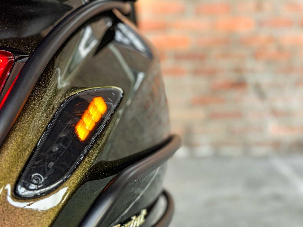 Vespa Sprint 4T 2014 (CUSTOM) Roller, F-901-VV