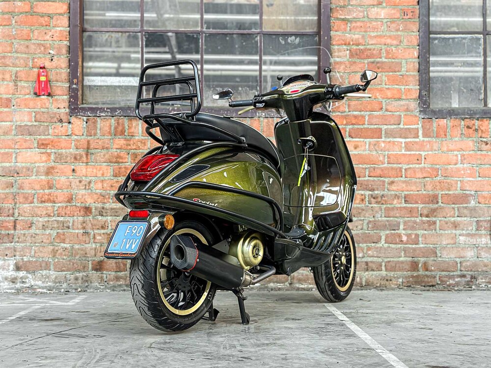 Vespa Sprint 4T 2014 (CUSTOM) Roller, F-901-VV
