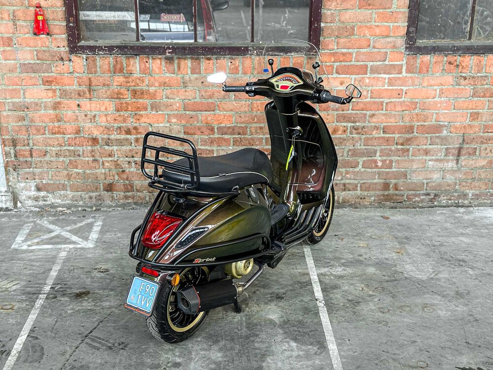 Vespa Sprint 4T 2014 (CUSTOM) Roller, F-901-VV