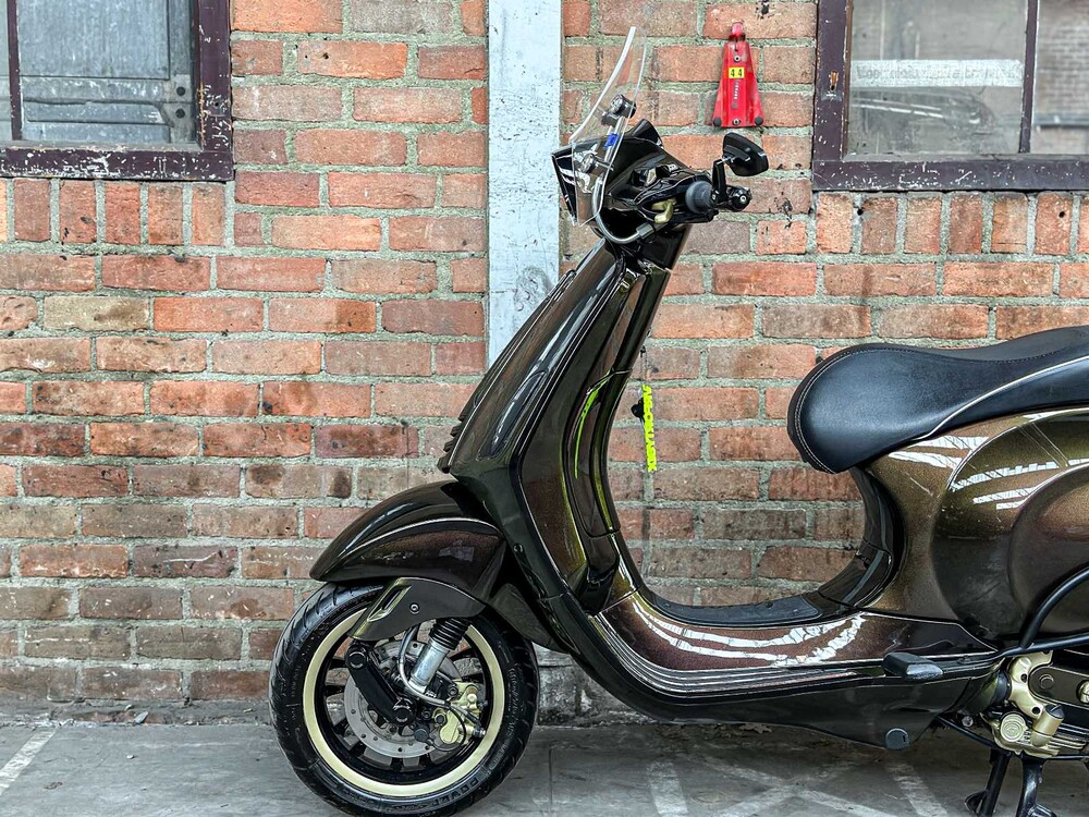 Vespa Sprint 4T 2014 (CUSTOM) Roller, F-901-VV