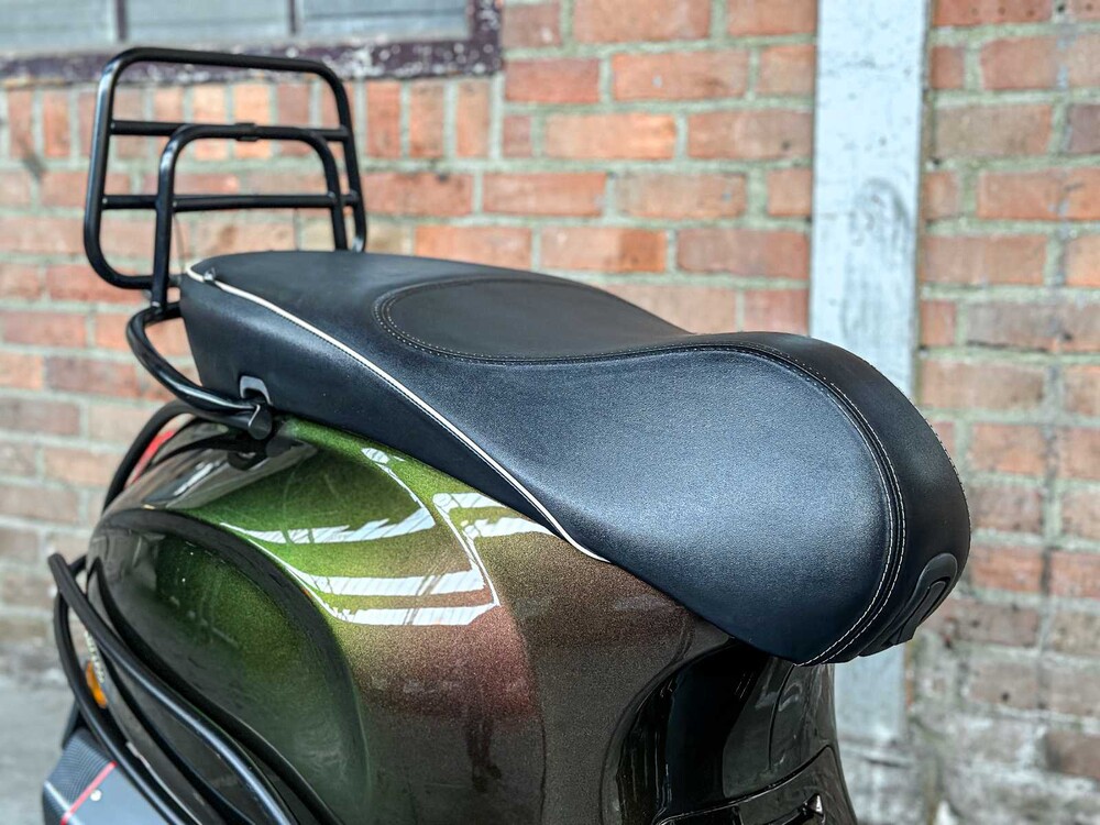 Vespa Sprint 4T 2014 (CUSTOM) Roller, F-901-VV