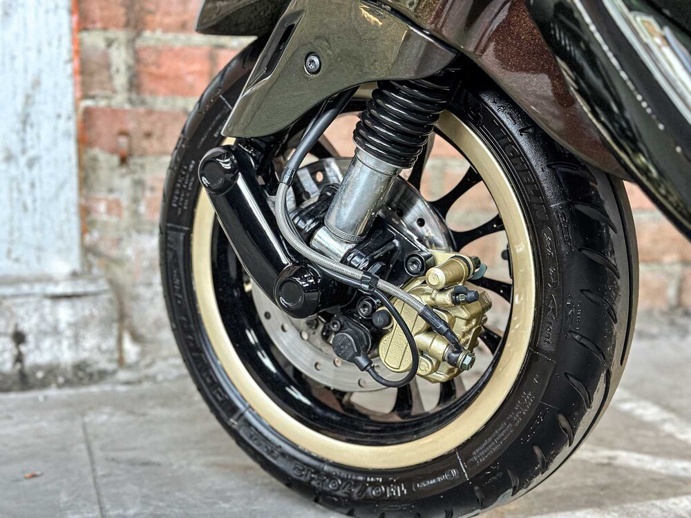 Vespa Sprint 4T 2014 (CUSTOM) Roller, F-901-VV