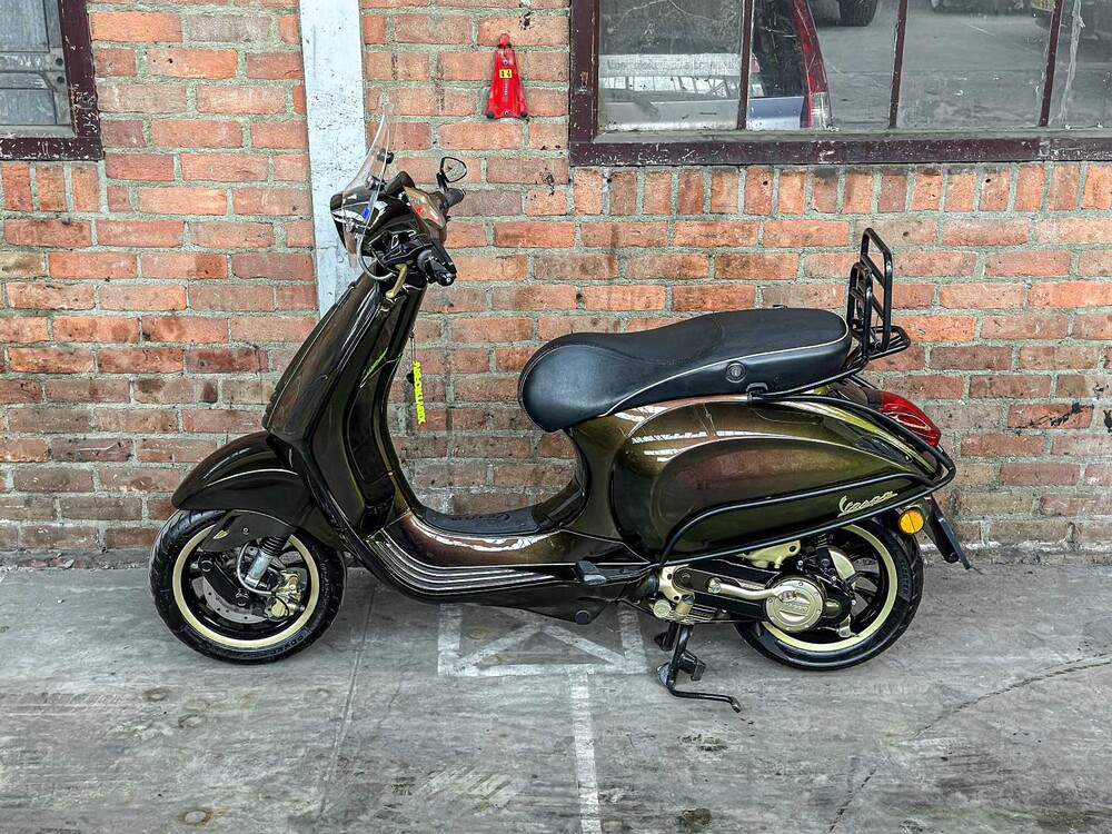 Vespa Sprint 4T 2014 (CUSTOM) Roller, F-901-VV