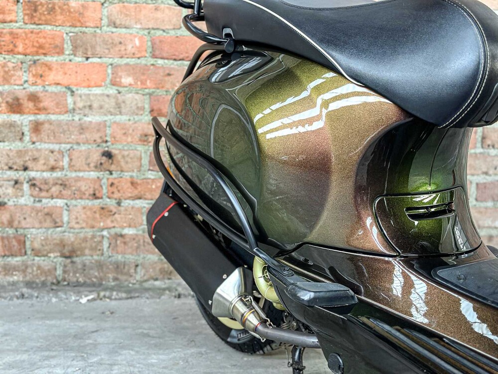 Vespa Sprint 4T 2014 (CUSTOM) Roller, F-901-VV