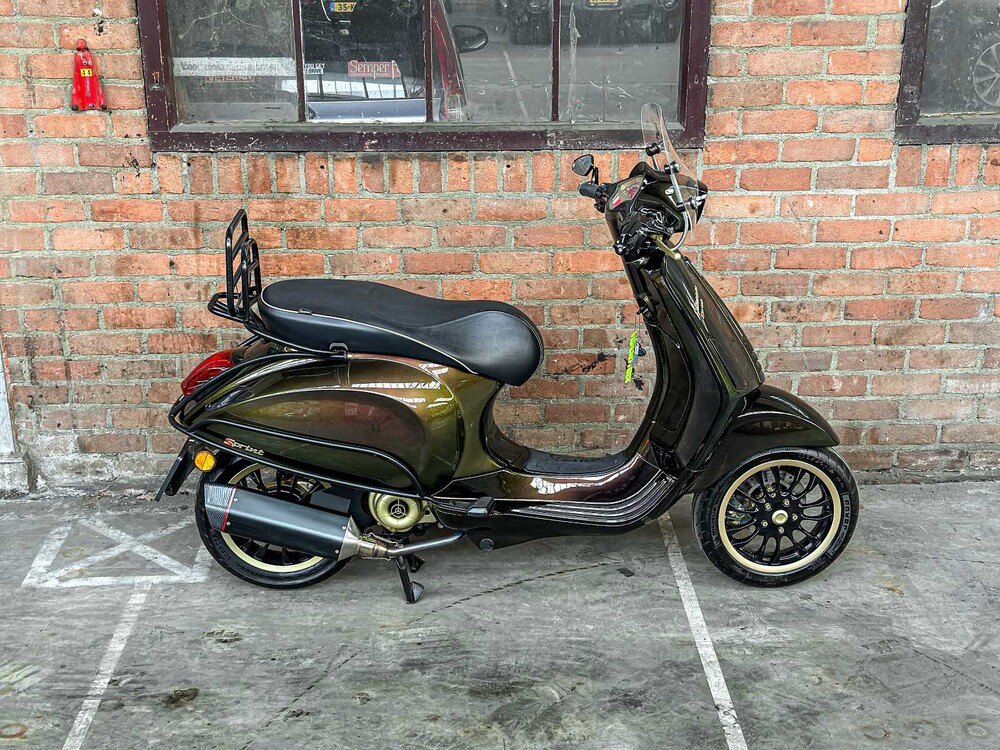 Vespa Sprint 4T 2014 (CUSTOM) Roller, F-901-VV