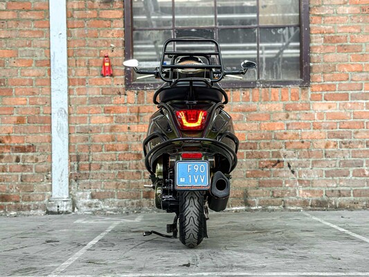 Vespa Sprint 4T 2014 (CUSTOM) Scooter, F-901-VV