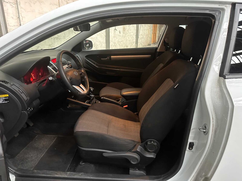 Kia pro_cee 1.4 CVVT X-ecutive 90hp 2010 (Original-NL), 95-LBL-9