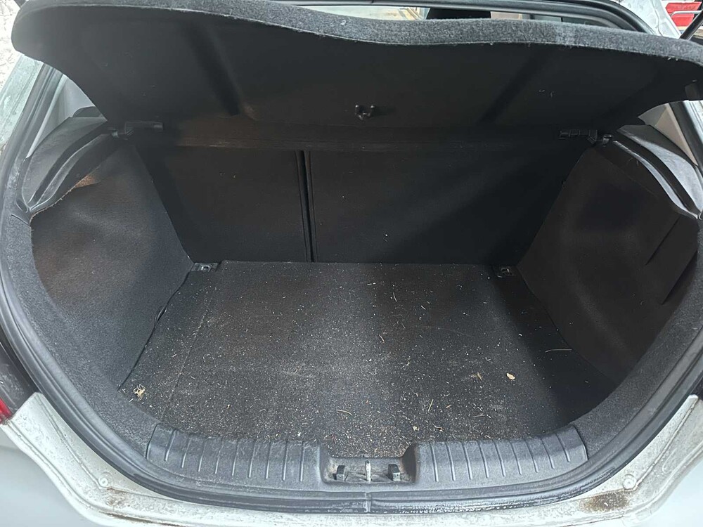 Kia pro_cee 1.4 CVVT X-ecutive 90hp 2010 (Original-NL), 95-LBL-9