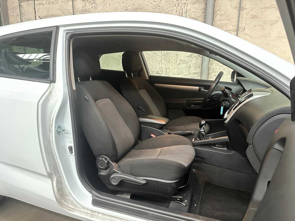 Kia pro_cee 1.4 CVVT X-ecutive 90hp 2010 (Original-NL), 95-LBL-9