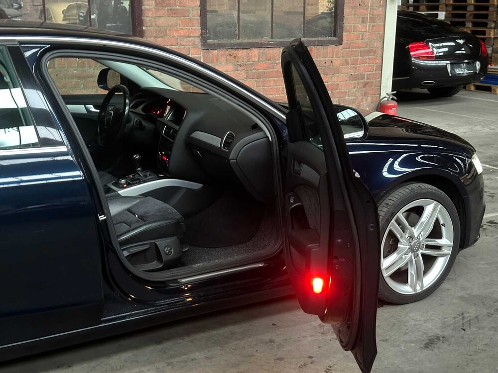 Audi A4 Limousine 3.2 FSI quattro Pro Line Business 265PS 2008 (Original-NL), 18-ZK-GX