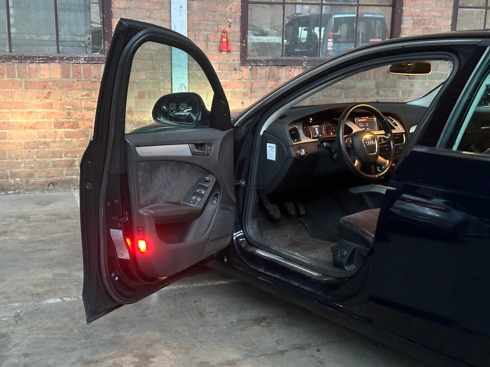 Audi A4 Limousine 3.2 FSI quattro Pro Line Business 265PS 2008 (Original-NL), 18-ZK-GX