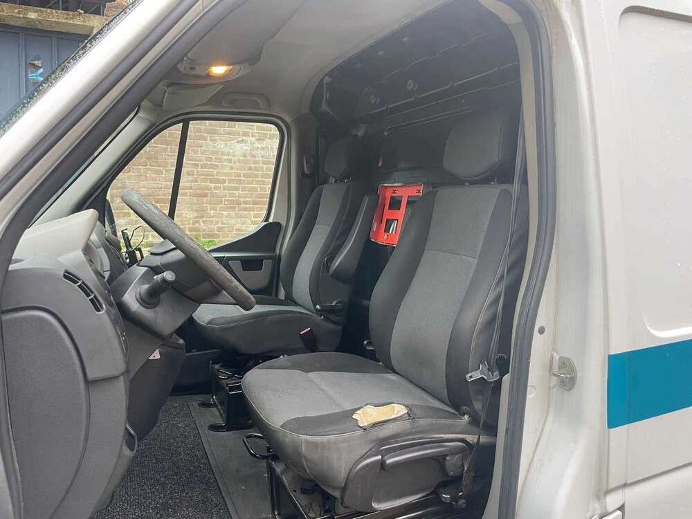 Renault Master T35 2.3 dCi L2H2 131PS 2016 (Original-NL), V-951-BP