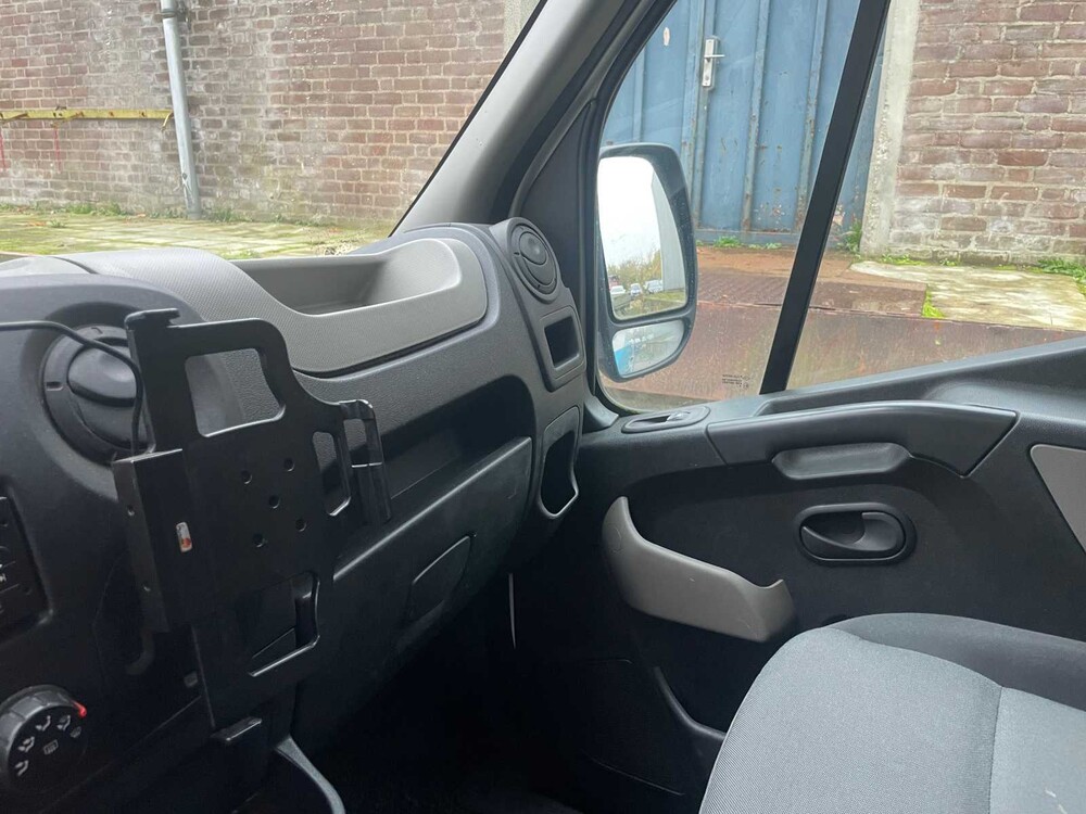 Renault Master T35 2.3 dCi L2H2 131PS 2016 (Original-NL), V-951-BP