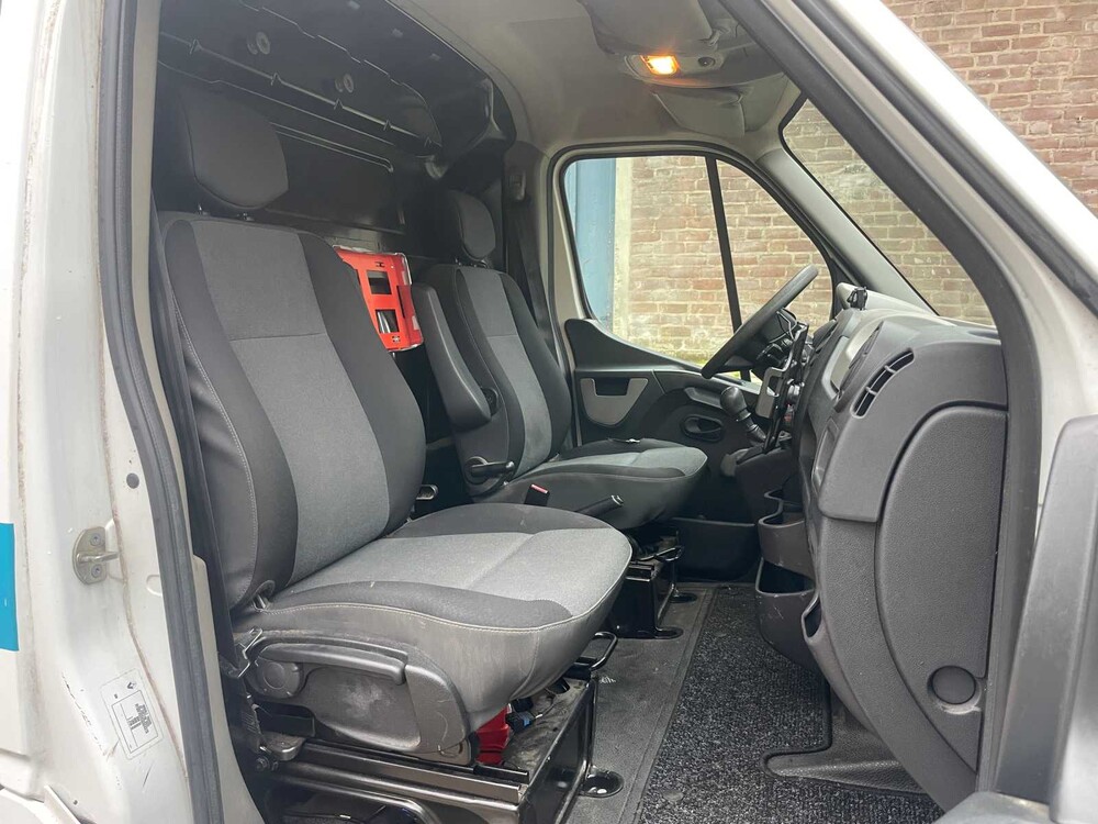 Renault Master T35 2.3 dCi L2H2 131PS 2016 (Original-NL), V-951-BP