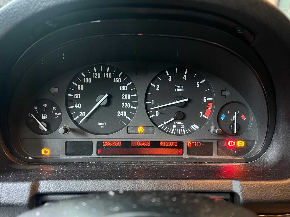 BMW X5 3.0i Executive 231PS 2004 (Original-NL), 33-PF-LZ