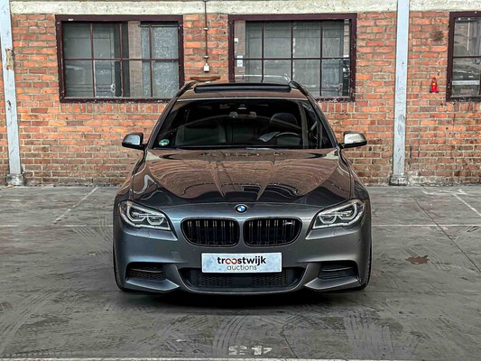 BMW M550d Touring xDrive 381pk 2014 (Origineel-NL) 5-serie, 3-XFP-64