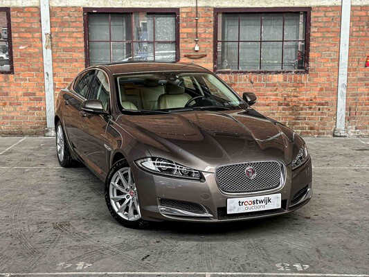 Jaguar XF 2.0 Luxury (Origineel-NL) 241pk 2015, 8-ZKT-10