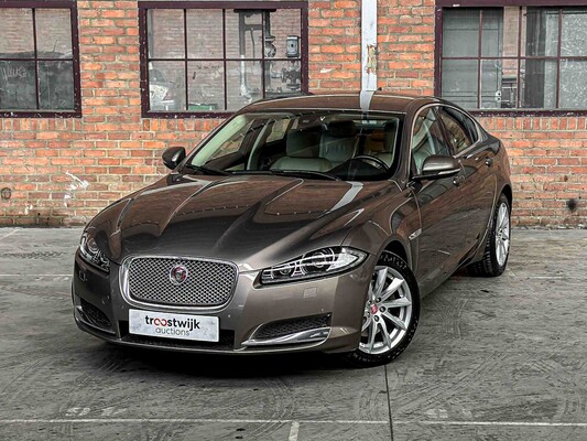 Jaguar XF 2.0 Luxury (Origineel-NL) 241pk 2015, 8-ZKT-10