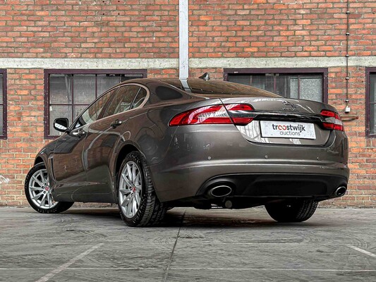 Jaguar XF 2.0 Luxury (Origineel-NL) 241pk 2015, 8-ZKT-10