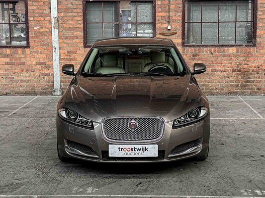 Jaguar XF 2.0 Luxury (Origineel-NL) 241pk 2015, 8-ZKT-10