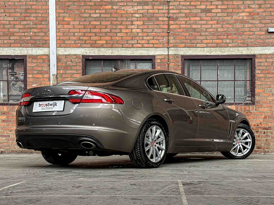 Jaguar XF 2.0 Luxury (Origineel-NL) 241pk 2015, 8-ZKT-10