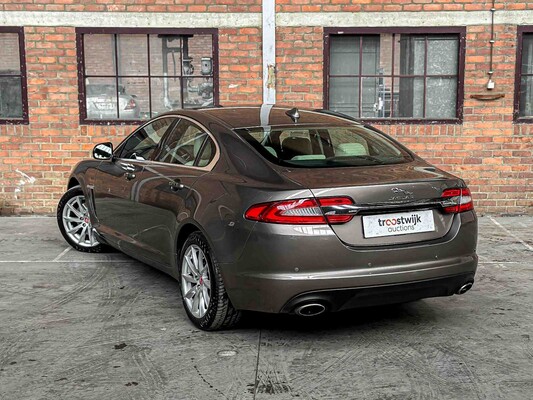 Jaguar XF 2.0 Luxury (Origineel-NL) 241pk 2015, 8-ZKT-10