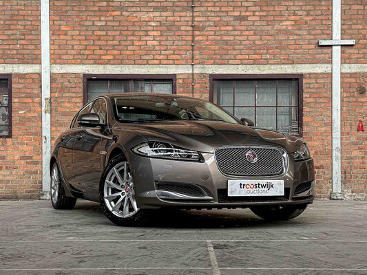 Jaguar XF 2.0 Luxury (Origineel-NL) 241pk 2015, 8-ZKT-10