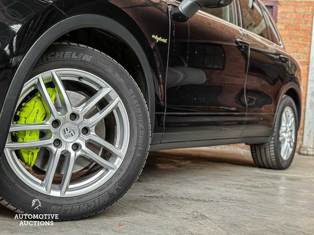 Porsche Cayenne S E-Hybrid 3.0 V6 416hp 2015 (Facelift)