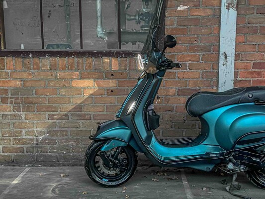 Vespa Sprint Custom 4T -Full Option- 2016, DGT-63-R Scooter