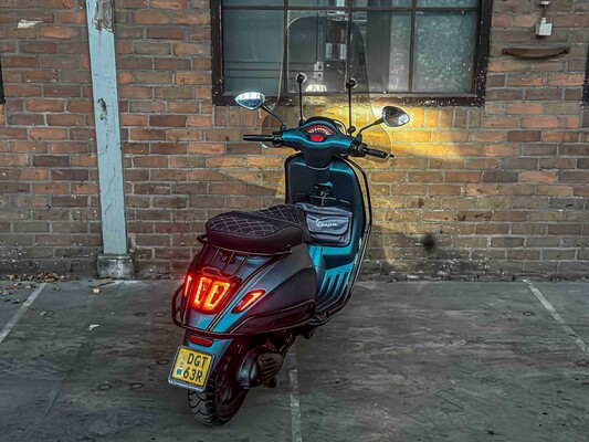 Vespa Sprint Custom 4T -Full Option- 2016, DGT-63-R Scooter