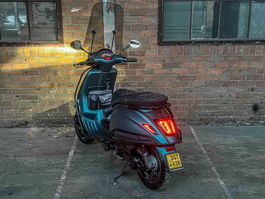 Vespa Sprint Custom 4T -Full Option- 2016, DGT-63-R Scooter