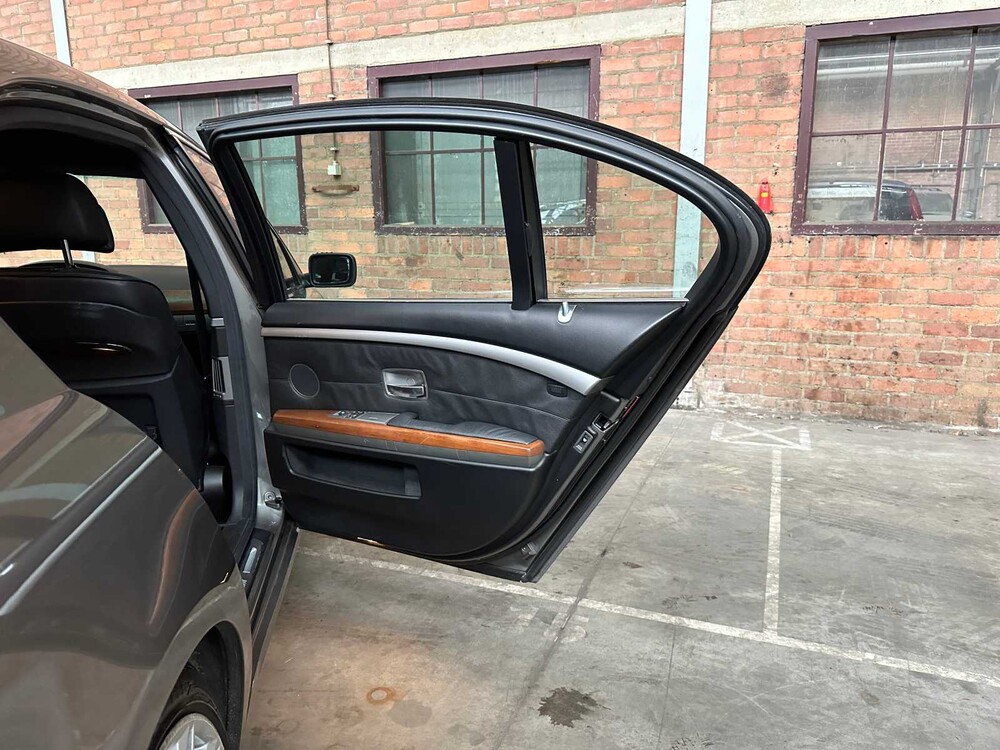 BMW 750Li High Executive 367pk 2005 (Origineel-NL) 7-serie, 22-RJ-DB