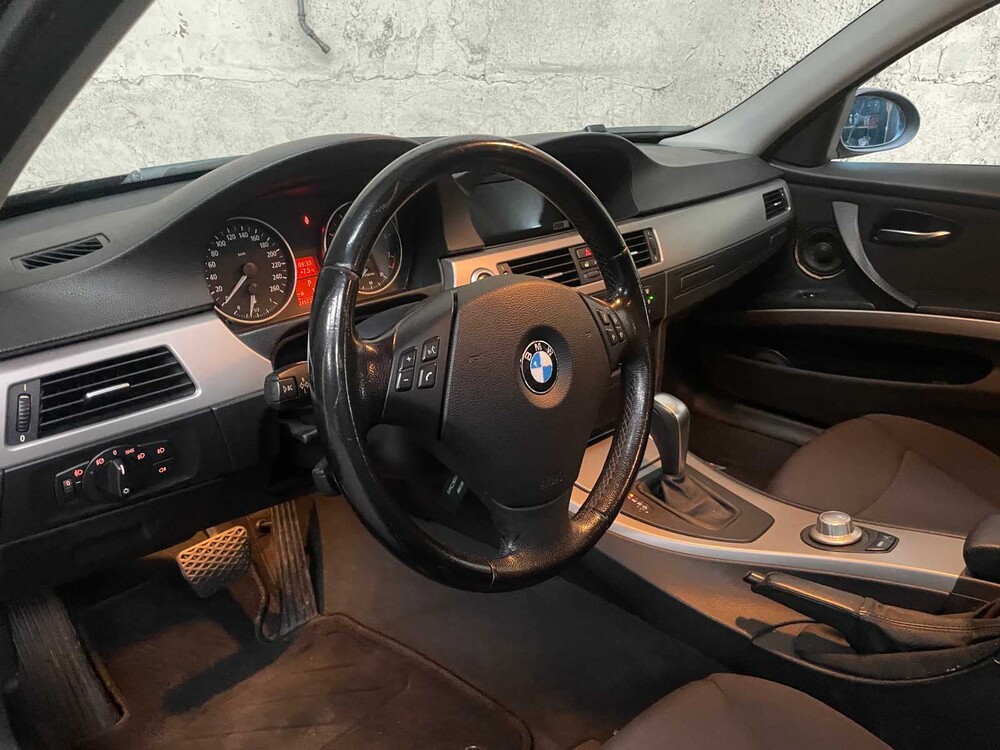 BMW 330i High Executive 3er 258PS 2007 (Original-NL), 21-XK-LP