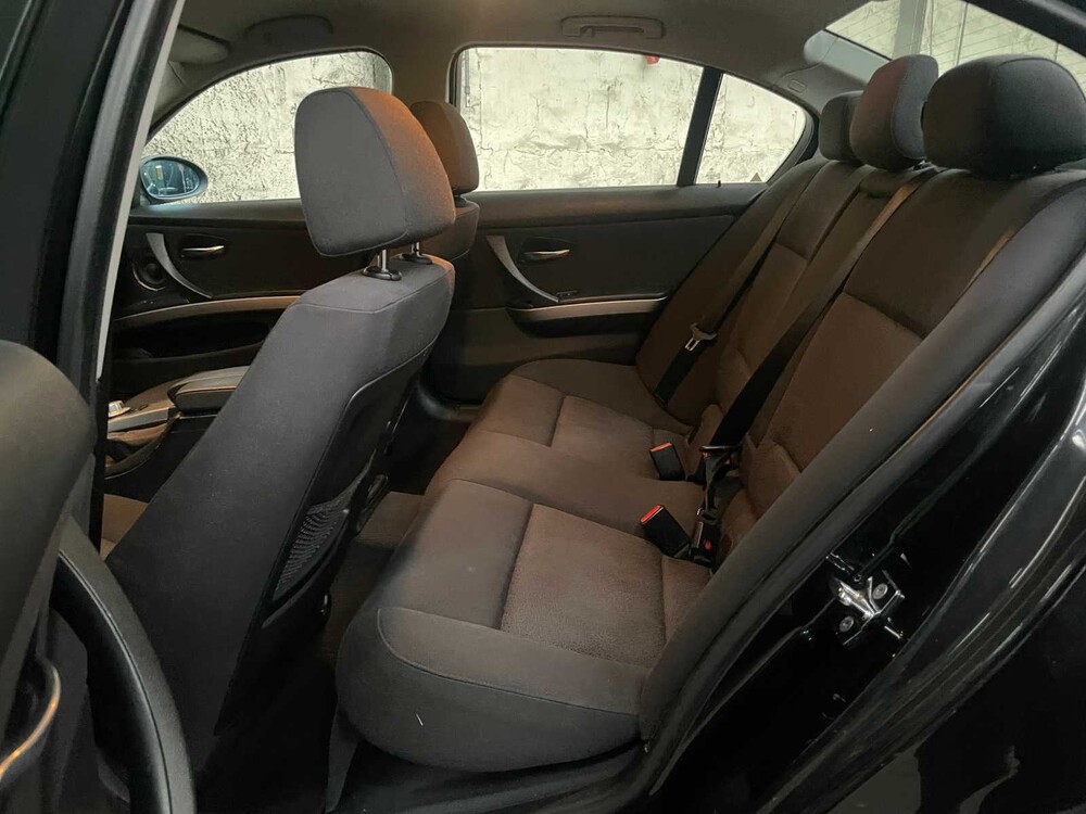 BMW 330i High Executive 3er 258PS 2007 (Original-NL), 21-XK-LP