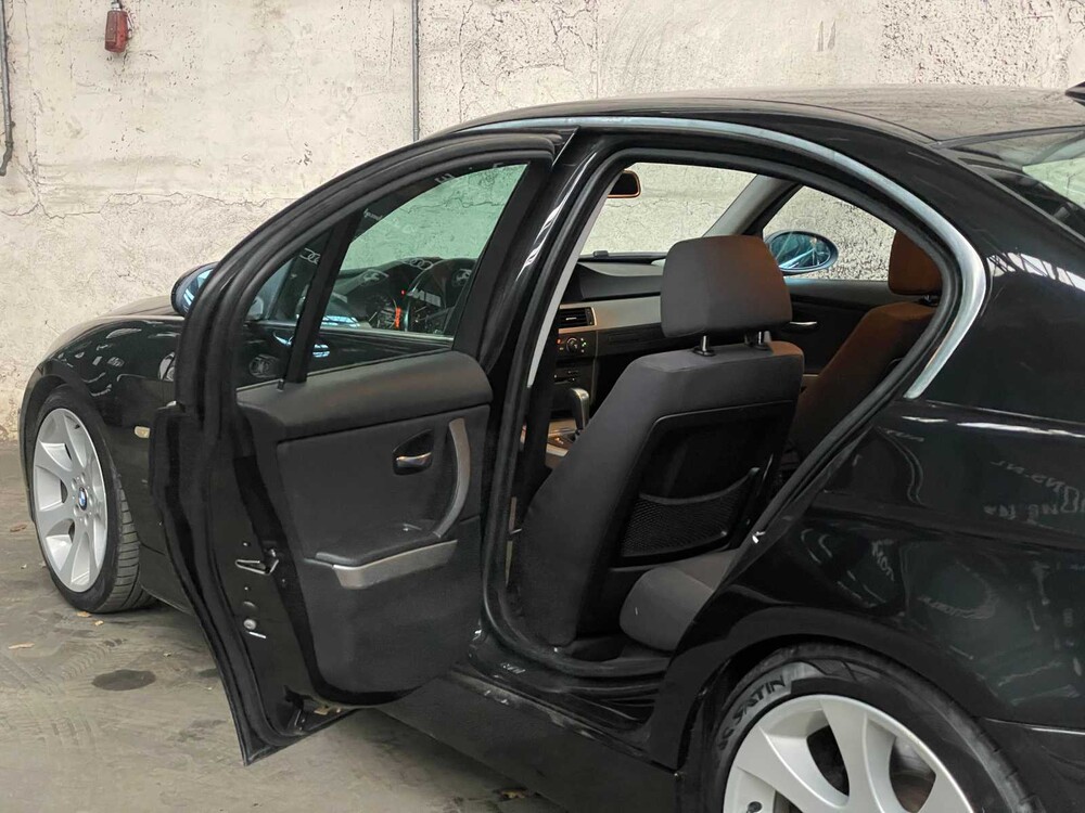 BMW 330i High Executive 3er 258PS 2007 (Original-NL), 21-XK-LP