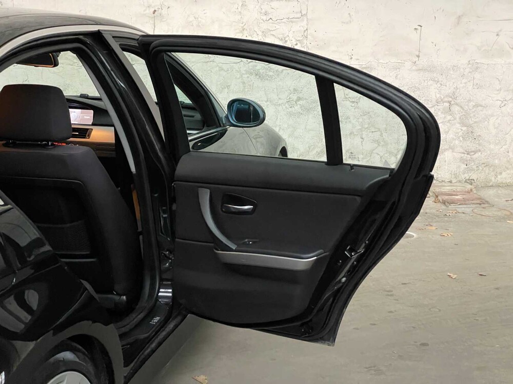 BMW 330i High Executive 3er 258PS 2007 (Original-NL), 21-XK-LP