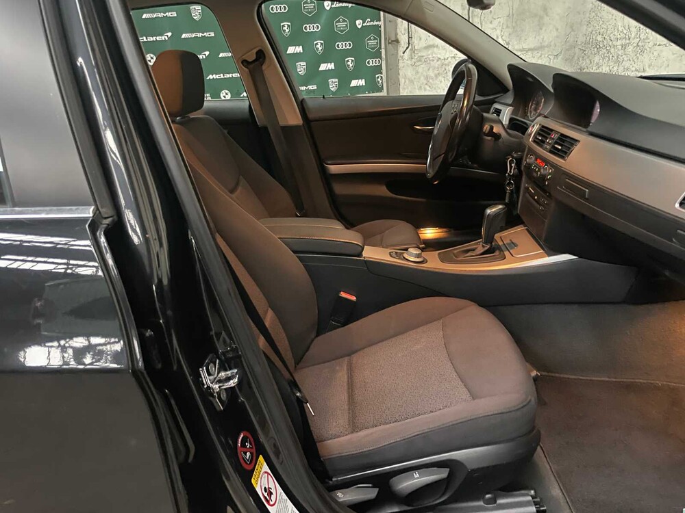 BMW 330i High Executive 3er 258PS 2007 (Original-NL), 21-XK-LP