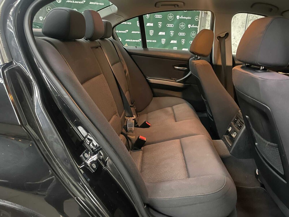 BMW 330i High Executive 3er 258PS 2007 (Original-NL), 21-XK-LP