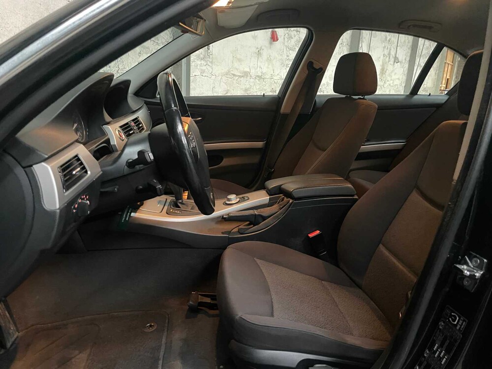 BMW 330i High Executive 3er 258PS 2007 (Original-NL), 21-XK-LP