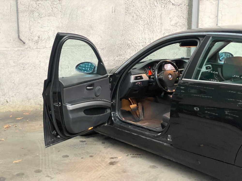 BMW 330i High Executive 3er 258PS 2007 (Original-NL), 21-XK-LP