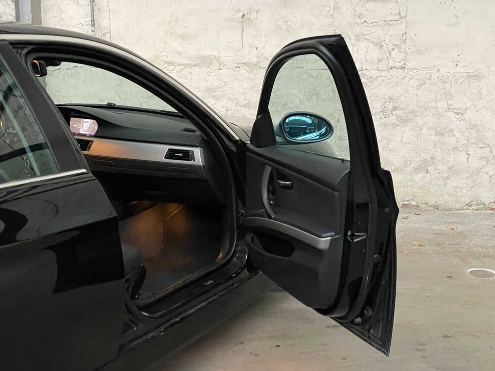 BMW 330i High Executive 3er 258PS 2007 (Original-NL), 21-XK-LP