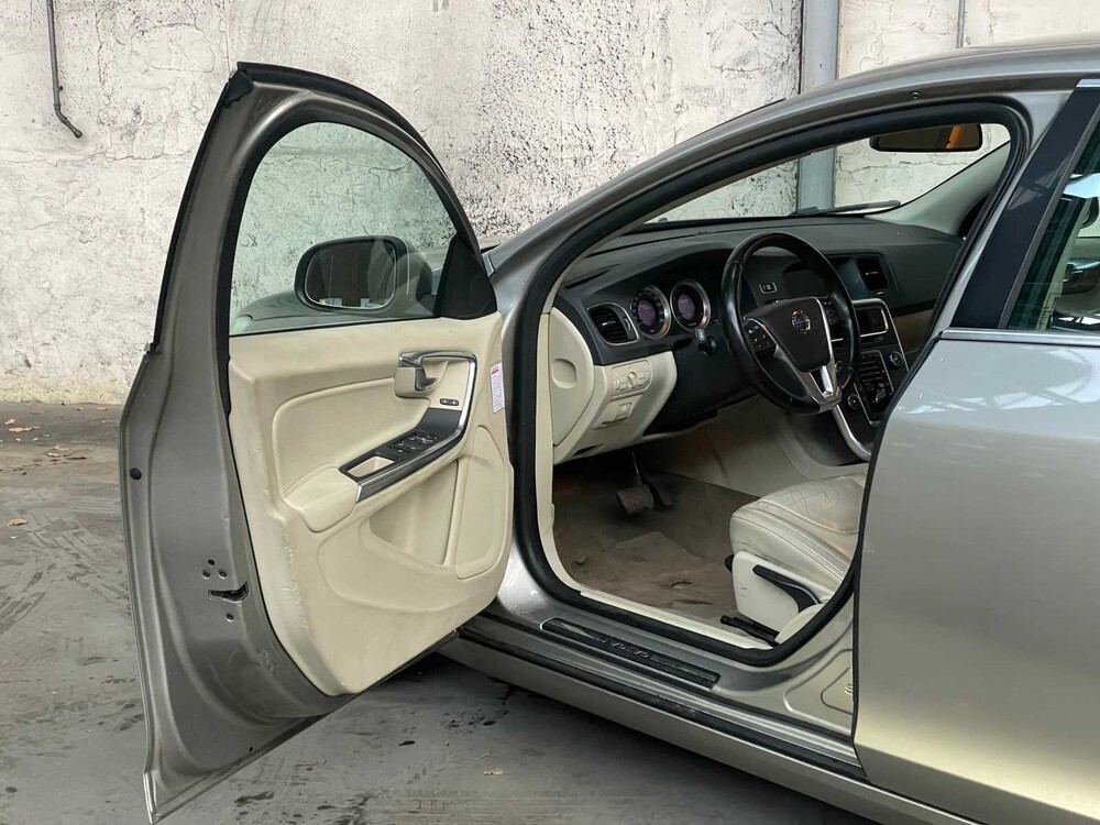 Volvo V60 1.6 T4 Momentum 179PS 2011, 21-PFF-5