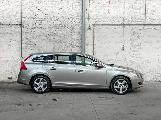 Volvo V60 1.6 T4 Momentum 179pk 2011, 21-PFF-5