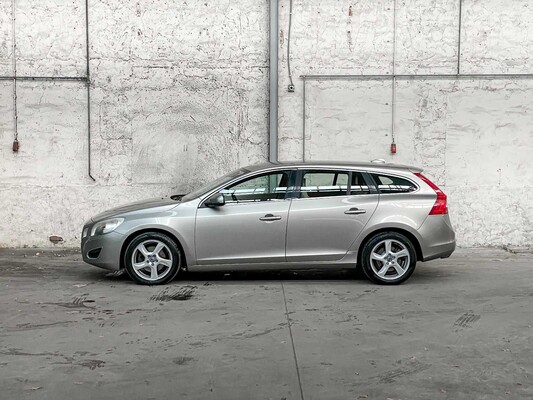 Volvo V60 1.6 T4 Momentum 179pk 2011, 21-PFF-5