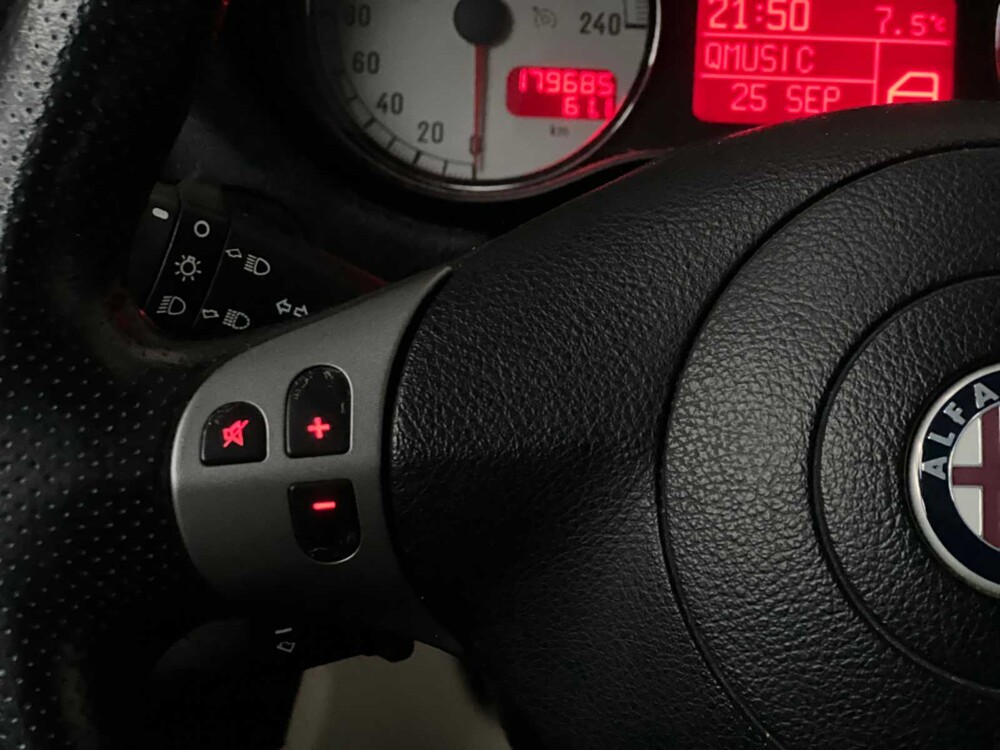 Alfa Romeo 147 1.6 TS Veloce Dist. 120hp 2009 (Original-NL), 89-KBJ-9